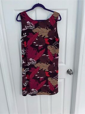 Walter Sleeveless Floral Shift Dress in Burgundy and Tan. Size L. NWT